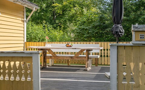 Hejne - 29Km from the Sea: Legna, Portico, Deck, Color Legno, Mobilia, Latifoglie, Plank, Mobili Da Esterno, Recinzione, Pavimento In Legno