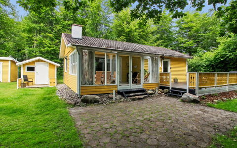 Hejne - 29Km from the Sea: Casa, Casa, Villetta, Arbusto, Raccordo, Tetto, Zona Residenziale, Lotto, Portico