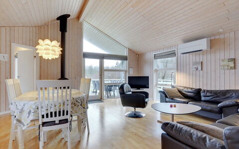Tatti - 30Km from the Sea: Soffitto, Interior Design, Mobilia, Casa, Lampada, Soggiorno, Camera, Appartamento, Inverno, Lampadario