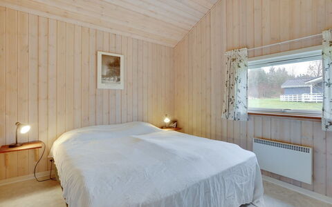 Tatti - 30Km from the Sea: Legna, Soffitto, Interior Design, Pavimentazione, Pavimento, Camera Da Letto, Casa, Letto, Camera, Lenzuolo