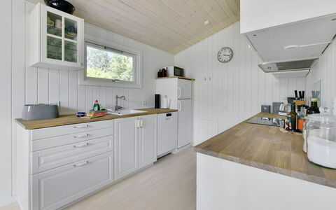 Brune - 30Km from the Sea: Legna, Pavimentazione, Cucina, Controsoffitto, Interior Design, Cabinetry, Pavimento, Elettrodomestico Da Cucina, Apparecchio Major, Mobilia