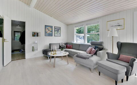Brune - 30Km from the Sea: Interior Design, Legna, Mobilia, Pavimentazione, Casa, Soggiorno, Pavimento, Soffitto, Pavimento In Legno, Divano