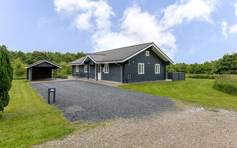 Quanna - 30Km from the Sea: Architettura, Tetto, Casa, Materiale Composito, Illuminazione Diurna, Raccordo, Driveway