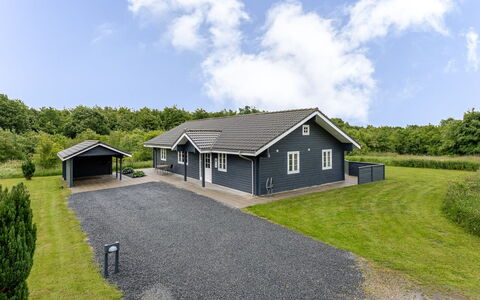 Quanna - 30Km from the Sea: Architettura, Tetto, Casa, Materiale Composito, Illuminazione Diurna, Raccordo, Driveway