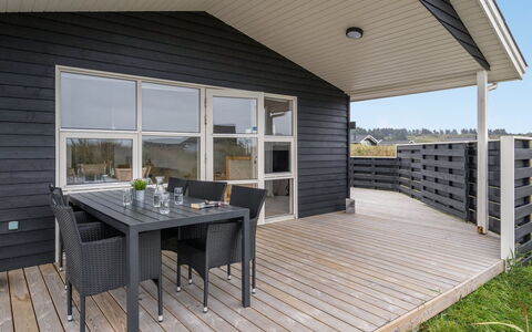 Clarissa - 300M from the Sea: Architettura, Tetto, Casa, Materiale Composito, Illuminazione Diurna, Raccordo, Driveway