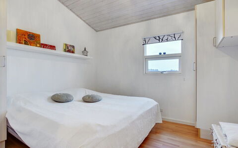 Clarissa - 300M from the Sea: Camera Da Letto, Pavimento, Pavimentazione, Letto, Legna, Interior Design, Soffitto, Lenzuolo, Bedding, Camera