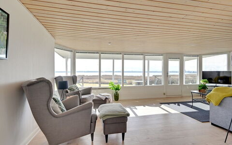 Caren - 125M to the Fjord: Interior Design, Soffitto, Appartamento, Pavimentazione, Mobilia, Pavimento, Camera, Illuminazione, Casa, Divano