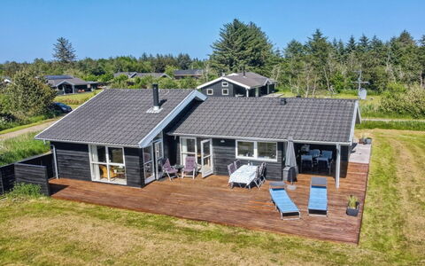 Hampus - 500M from the Sea: Architettura, Tetto, Casa, Materiale Composito, Illuminazione Diurna, Raccordo, Driveway
