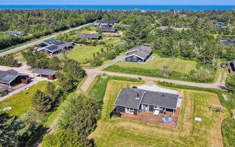 Hampus - 500M from the Sea: Architettura, Tetto, Casa, Materiale Composito, Illuminazione Diurna, Raccordo, Driveway