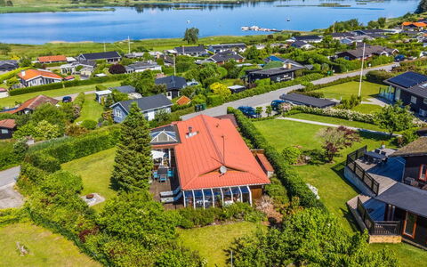 Eleana - 300M to the Fjord: Legna, Tetto, Architettura, Casa, Casa, Villetta, Raccordo, Latifoglie, Pendenza, Estate