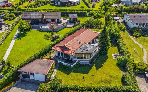 Eleana - 300M to the Fjord: Legna, Tetto, Architettura, Casa, Casa, Villetta, Raccordo, Latifoglie, Pendenza, Estate