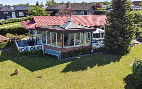Eleana - 300M to the Fjord: Legna, Tetto, Architettura, Casa, Casa, Villetta, Raccordo, Latifoglie, Pendenza, Estate