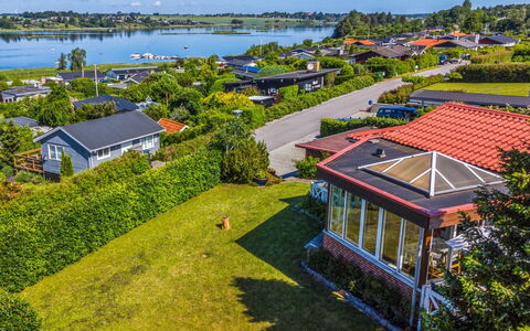 Eleana - 300M to the Fjord: Legna, Tetto, Architettura, Casa, Casa, Villetta, Raccordo, Latifoglie, Pendenza, Estate