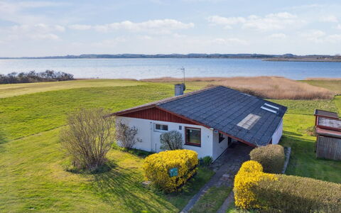Velika - 25M to the Fjord: Mobilia, Interior Design, Pavimentazione, Legna, Pavimento, Soffitto, Pavimento In Legno, Sedia, Tavolo, Illuminazione