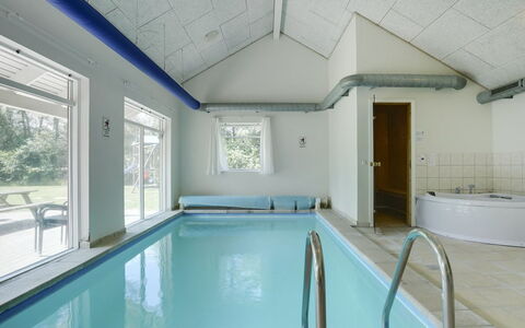 Hughe - 300M from the Sea: Casa, Villetta, Tetto, Edifici Giardino, Shade, Capannone, Backyard, Mobili Da Esterno, Cortile, Prato