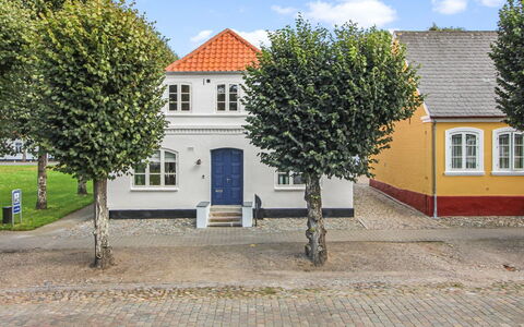 Reeta - 32Km from the Sea: Tetto, Casa, Lotto, Casa, Villetta, Estate, Edifici Giardino, Shade, Log Cabin, Landscaping