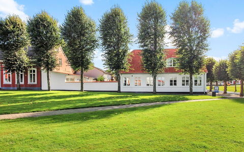 Reeta - 32Km from the Sea: Tetto, Casa, Lotto, Casa, Villetta, Estate, Edifici Giardino, Shade, Log Cabin, Landscaping
