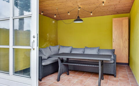 Reeta - 32Km from the Sea: Tetto, Casa, Lotto, Casa, Villetta, Estate, Edifici Giardino, Shade, Log Cabin, Landscaping