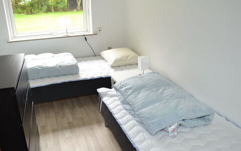 Claudia: Letto, Camera Da Letto, Pavimento, Pavimentazione, Bedding, Lenzuolo, Mobilia, Telaio Del Letto, Biancheria, Camera