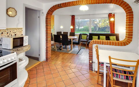 Claudia: Interior Design, Mobilia, Pavimentazione, Soffitto, Pavimento, Camera, Divano, Soggiorno, Sedia