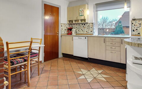 Claudia: Pavimentazione, Cucina, Pavimento, Interior Design, Apparecchio Major, Elettrodomestico Da Cucina, Controsoffitto, Legna, Mobilia, Soffitto