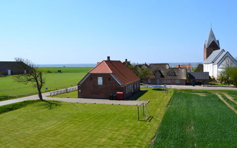 Adine - 13Km from the Sea: Blu, Arbusto, Villetta, Groundcover, Giardino, Estate, Shade, Landscaping, Agriturismo, Eco Hotel