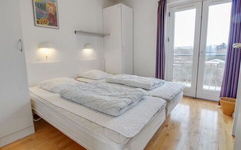 Arngerus: Pavimento, Interior Design, Letto, Camera Da Letto, Legna, Pavimentazione, Soffitto, Lenzuolo, Mobilia, Bedding