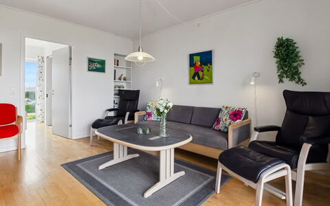 Sofija: Mobilia, Interior Design, Pavimentazione, Pavimento, Divano, Legna, Tavolo, Soggiorno, Camera, Soffitto