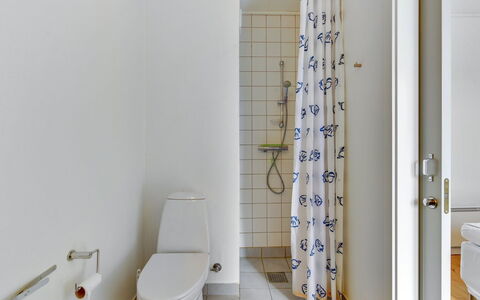 Sofija: Idraulico Fixture, Pavimentazione, Bagno, Pavimento, Interior Design, Gabinetto, Idraulico, Toilet Seat, Rubinetto, Piastrella