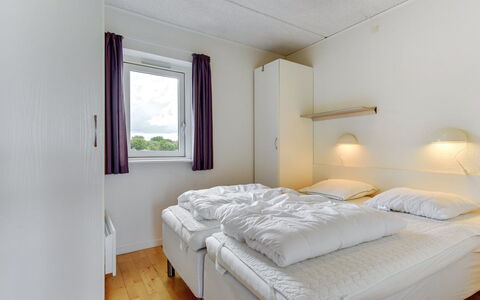 Sofija: Camera Da Letto, Letto, Lenzuolo, Bedding, Soffitto, Pavimento, Telaio Del Letto, Materasso, Dormitorio, Hotel