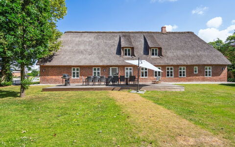 Thordis: Tetto, Casa, Casa, Villetta, Porta, Raccordo, Deck, Portico, Plank, Latifoglie
