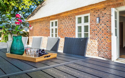 Thordis: Tetto, Casa, Casa, Villetta, Porta, Raccordo, Deck, Portico, Plank, Latifoglie