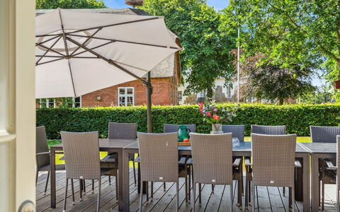 Thordis: Tetto, Casa, Casa, Villetta, Porta, Raccordo, Deck, Portico, Plank, Latifoglie