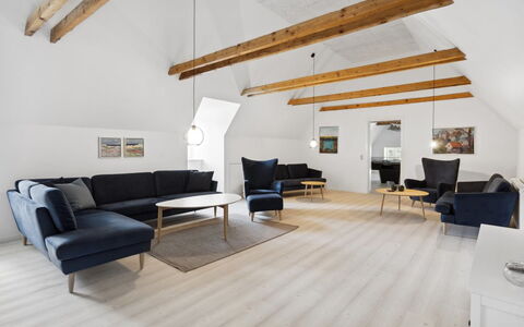 Thordis: Tetto, Casa, Casa, Villetta, Porta, Raccordo, Deck, Portico, Plank, Latifoglie