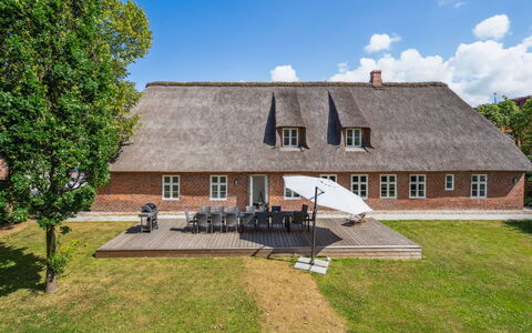 Thordis: Tetto, Casa, Casa, Villetta, Porta, Raccordo, Deck, Portico, Plank, Latifoglie
