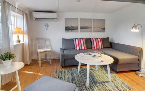 Segut: Mobilia, Interior Design, Sedia, Pavimentazione, Tavolo, Ricorrere, Pavimento, Soffitto, Camera, Eco Hotel