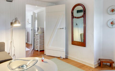 Segut: Mobilia, Interior Design, Sedia, Pavimentazione, Tavolo, Ricorrere, Pavimento, Soffitto, Camera, Eco Hotel