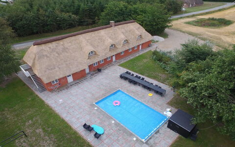 Alitta - 27Km from the Sea: Tetto, Casa, Lotto, Casa, Villetta, Estate, Edifici Giardino, Shade, Log Cabin, Landscaping