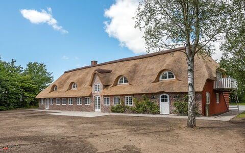 Alitta - 27Km from the Sea: Tetto, Casa, Lotto, Casa, Villetta, Estate, Edifici Giardino, Shade, Log Cabin, Landscaping
