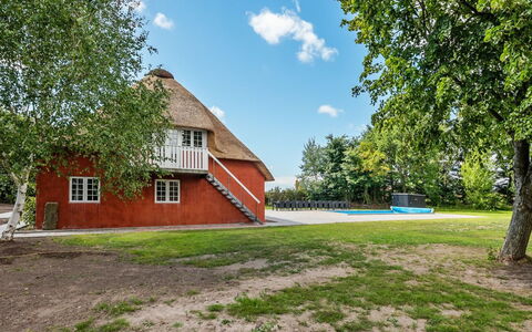 Alitta - 27Km from the Sea: Tetto, Casa, Lotto, Casa, Villetta, Estate, Edifici Giardino, Shade, Log Cabin, Landscaping