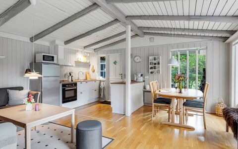 Saima - 25Km from the Sea: Soffitto, Casa, Pavimento In Legno, Soggiorno, Pianta Della Casa, Sedia, Latifoglie, Cucina & Sala Da Pranzo Tavolo, Elettrodomestico