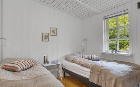 Saima - 25Km from the Sea: Camera Da Letto, Letto, Legna, Interior Design, Soffitto, Bedding, Lenzuolo, Pavimento, Pavimentazione, Telaio Del Letto