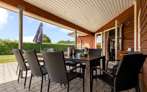 Aletta - 25Km from the Sea: Mobilia, Legna, Sedia, Tavolo, Mobili Da Esterno, Portico, Pavimentazione, Color Legno, Cucina & Sala Da Pranzo Tavolo, Tavolo Esterno