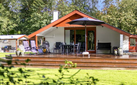 Carlene - 25Km from the Sea: Mobilia, Interior Design, Pavimentazione, Legna, Pavimento, Soffitto, Pavimento In Legno, Sedia, Tavolo, Illuminazione