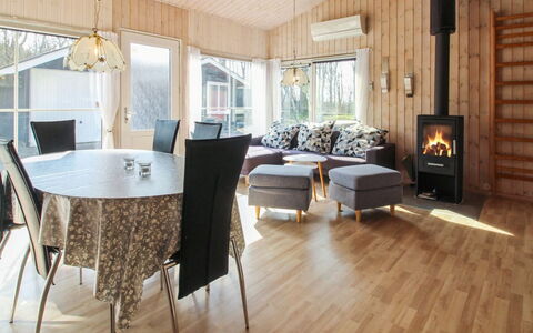Edy - 25Km from the Sea: Mobilia, Pavimentazione, Interior Design, Legna, Pavimento In Legno, Pavimento, Soffitto, Soggiorno, Casa, Pavimento Laminato