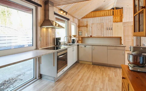 Edy - 25Km from the Sea: Legna, Cucina, Soffitto, Controsoffitto, Casa, Interior Design, Lampada, Camera, Elettrodomestico Da Cucina, Color Legno