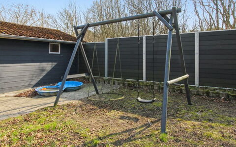 Edy - 25Km from the Sea: Attrezzatura Giochi All'Aperto, Swing, Terreno Di Gioco, Shade, Giardino, Cortile, Parco, Backyard, Netto, Scivolo