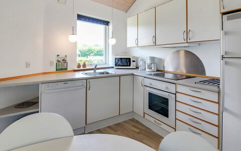 Jani - 25Km from the Sea: Interior Design, Pavimentazione, Cucina, Legna, Soffitto, Pavimento, Controsoffitto, Lampada, Elettrodomestico Da Cucina, Illuminazione