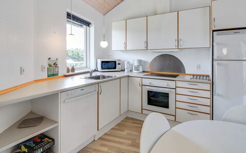 Jani - 25Km from the Sea: Interior Design, Legna, Soffitto, Pavimentazione, Pavimento, Cucina, Camera, Illuminazione, Controsoffitto, Casa