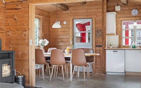 Rasmus - 29Km from the Sea: Mobilia, Legna, Pavimentazione, Interior Design, Cucina, Pavimento, Casa, Soffitto, Camera, Porta